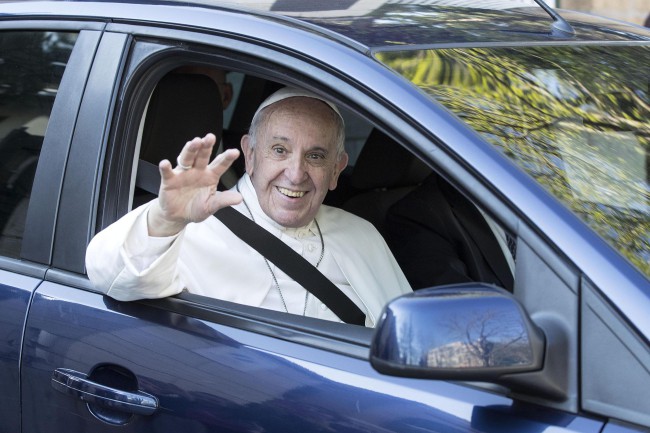 Papież odwiedził niewidomych