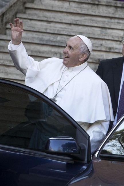 Papież odwiedził niewidomych